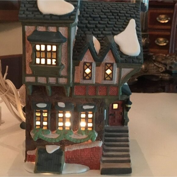 Dept 56 Pied Bull Inn Dickens Village Lighted Christmas Decoration from 1993 - Picture 8 of 10